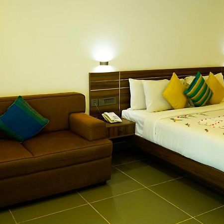 Silver Storm Resort Athirappilly Exterior foto