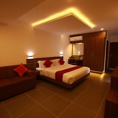 Silver Storm Resort Athirappilly Exterior foto