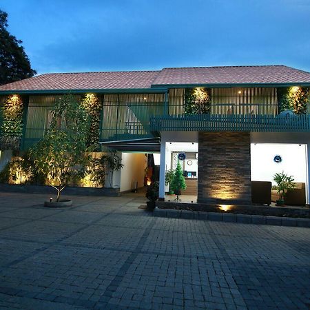 Silver Storm Resort Athirappilly Exterior foto